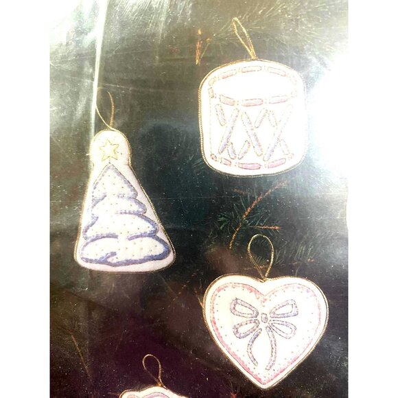 Cathy's Needlecrafting Kit #6933 Shadow Quilting ORNAMENTS Kit Vintage Christmas - Picture 2 of 4
